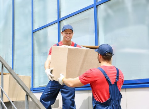 Commercial moving team handling access challenges in Stockwell streets