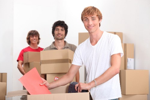 Flexible man and van Stockwell service in a busy London area